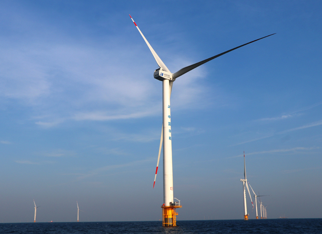 中國首臺(tái)最大陸上風(fēng)電機(jī)組甘肅吊裝成功，風(fēng)力發(fā)電邁入新里程